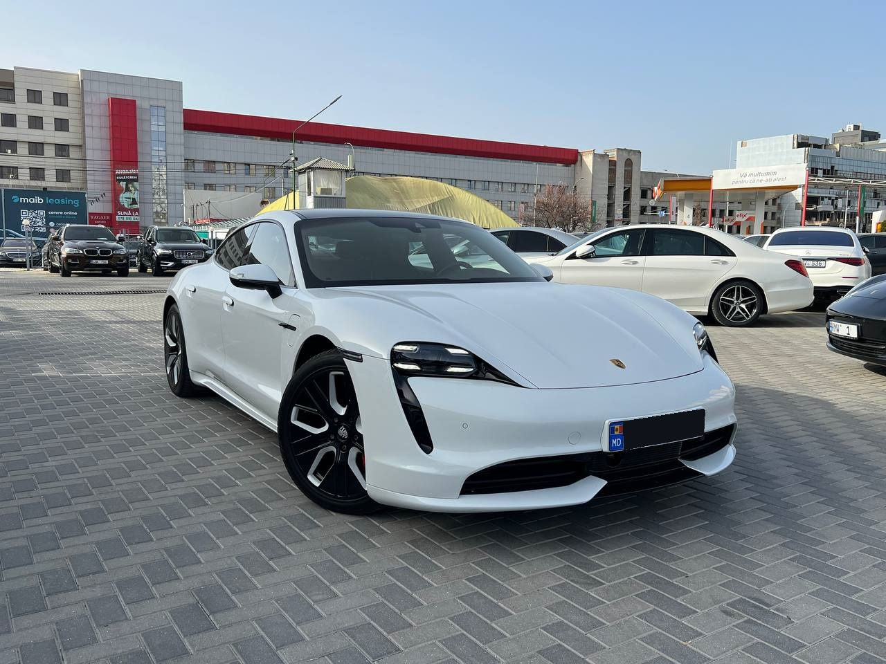 Porsche Taycan foto 3