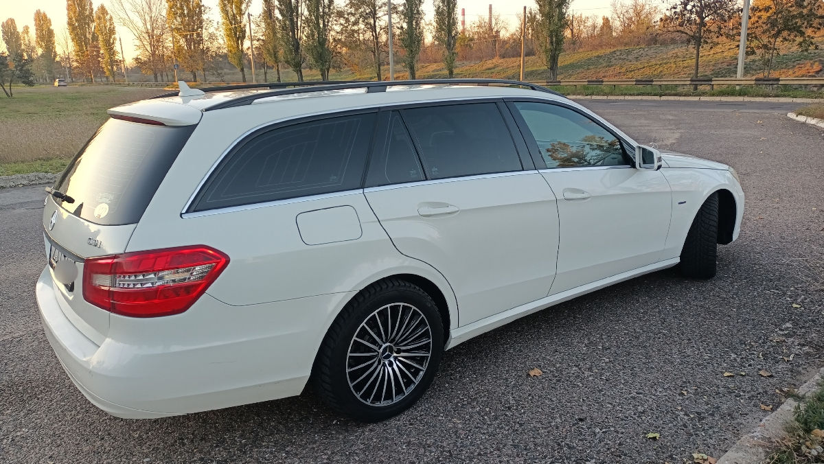 Mercedes E-Class foto 2