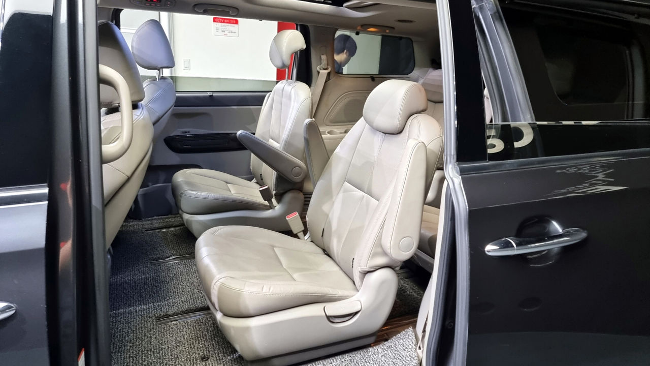 KIA Carnival foto 13