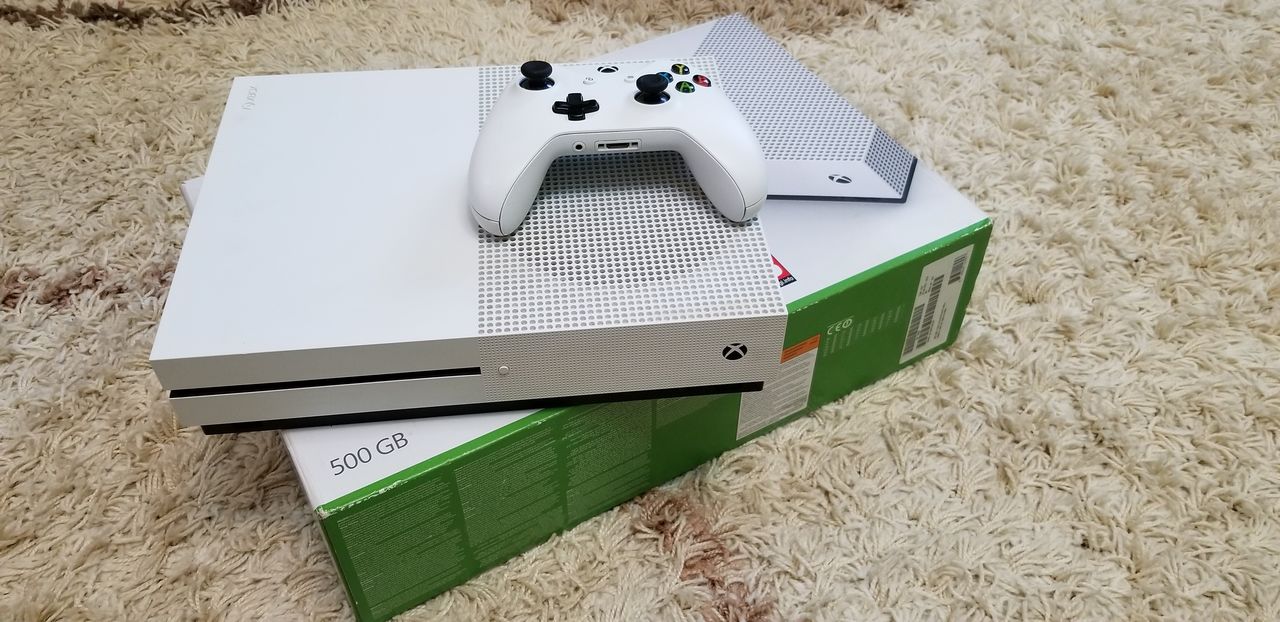 Xbox One S + 50 Games !