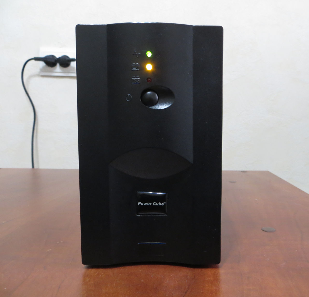 продам ИБП Gembird "UPS-PC-652A" (ступенчатая аппроксимация синусоиды)