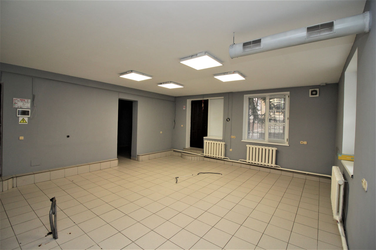 Chirie - spatiu comercial - str. Kiev - intrare separata - este apa foto 0