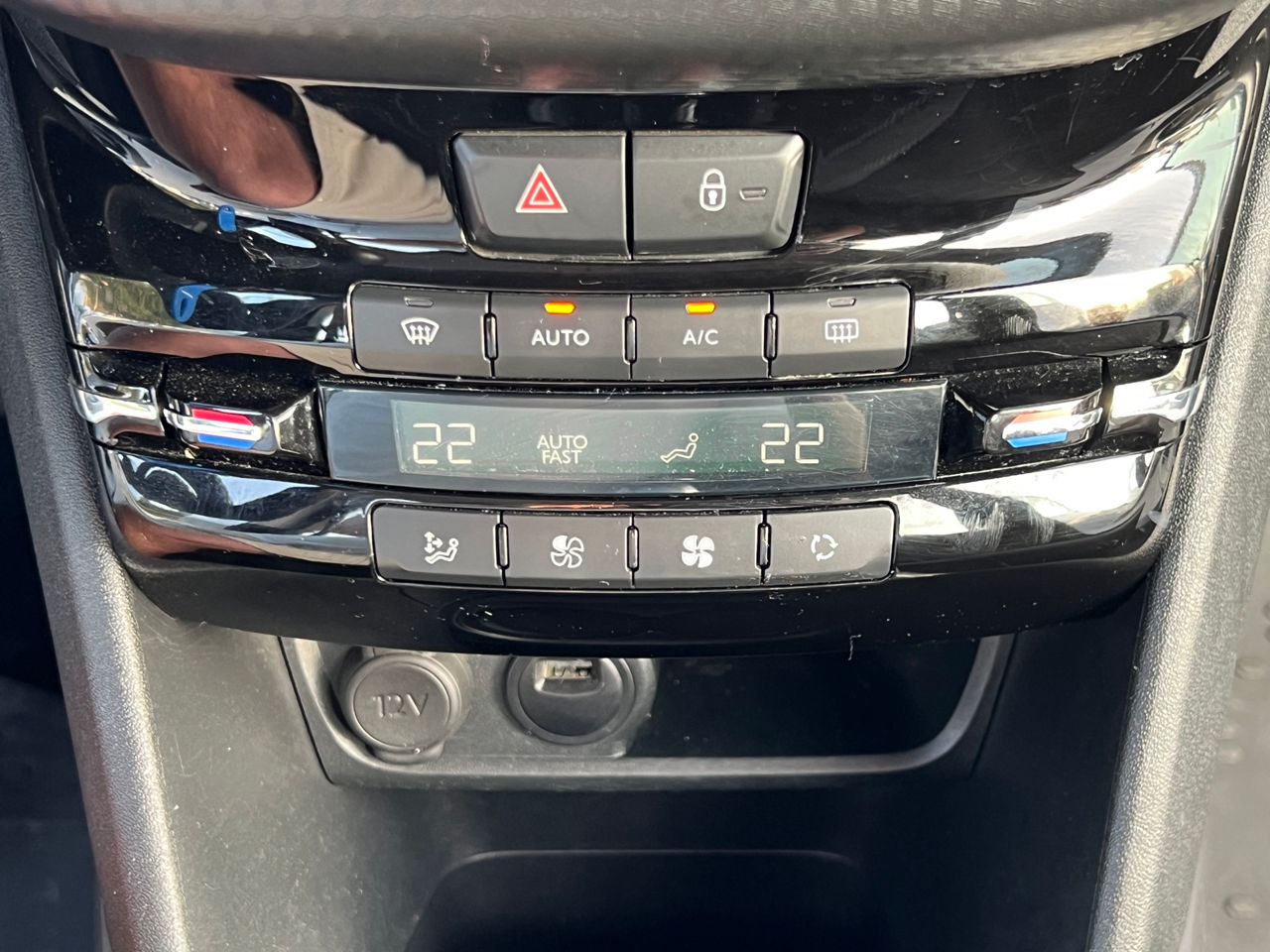 Peugeot 2008 фото 12