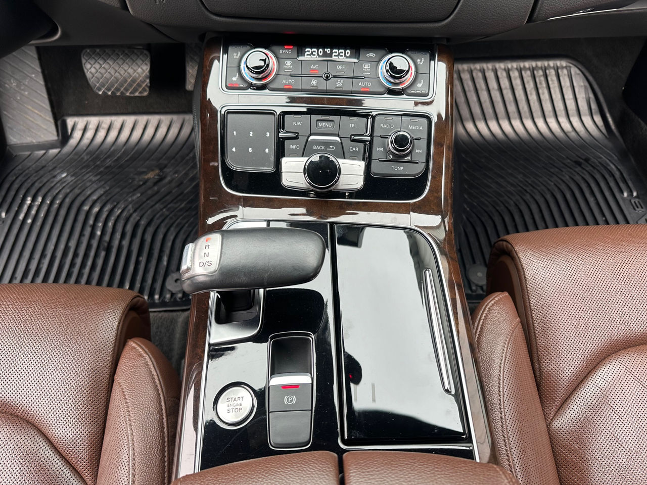 Audi A8 foto 11