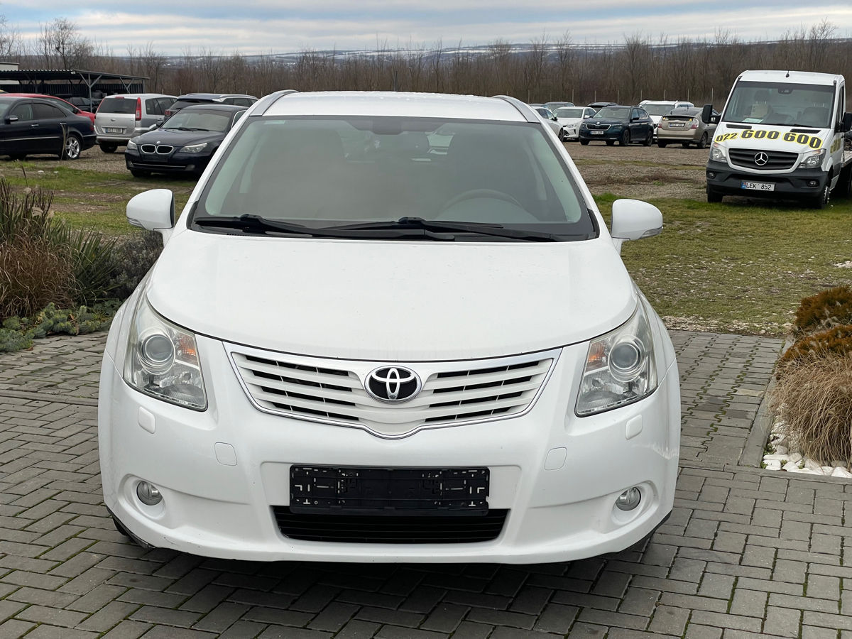 Toyota Avensis foto 2