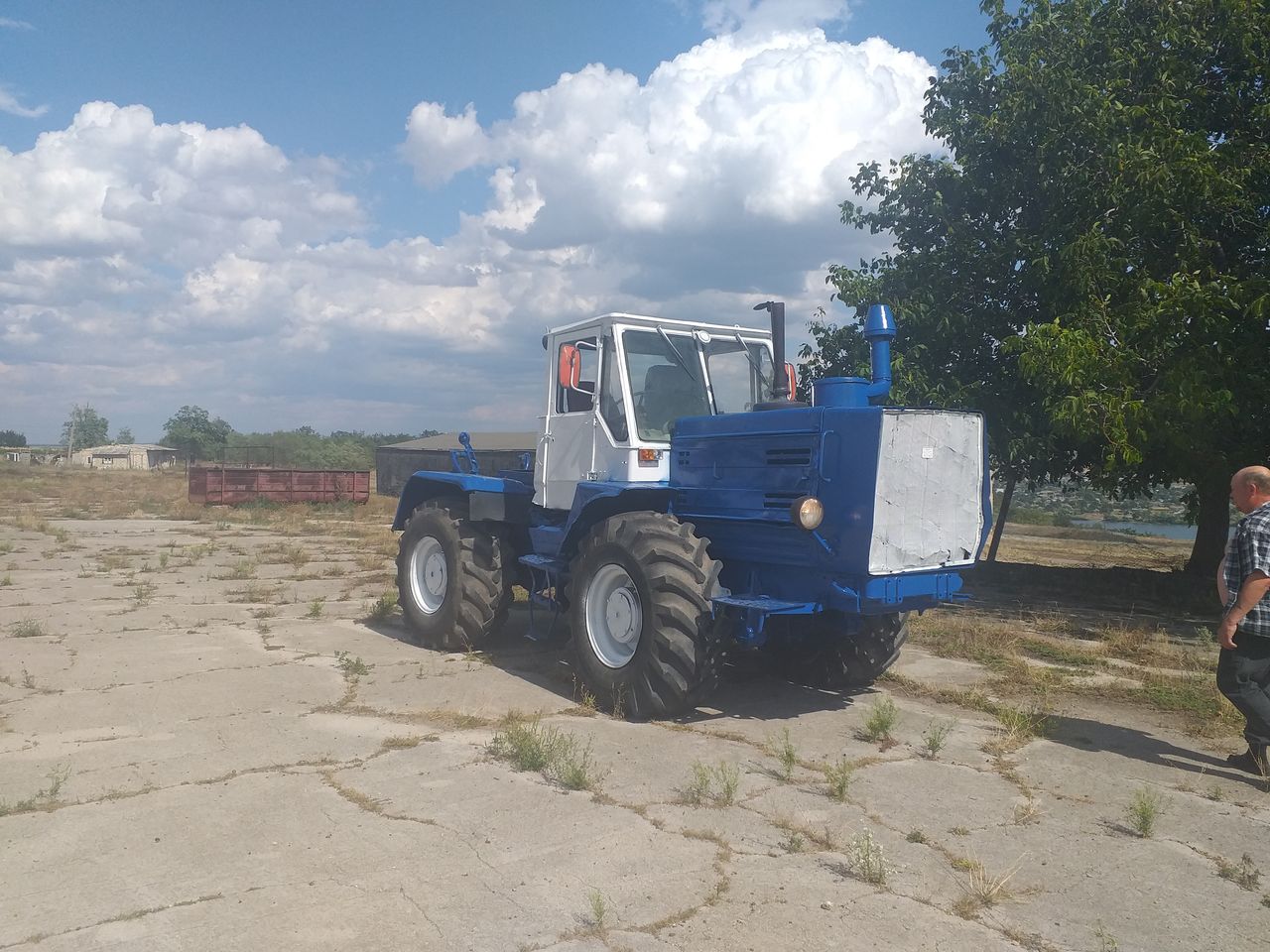 Tractor t150
