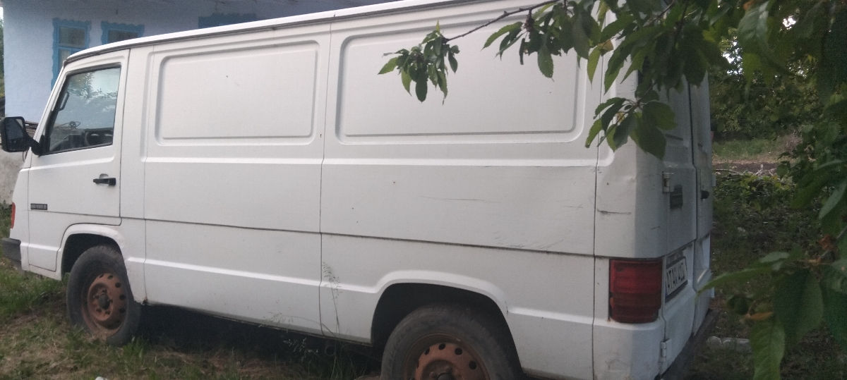 Mercedes D100 фото 1