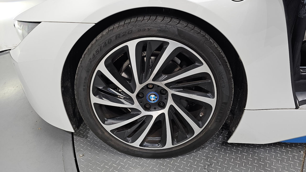 BMW i8 фото 17