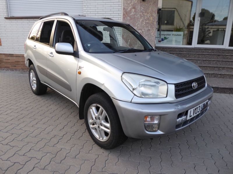 Toyota rav4 объем багажника