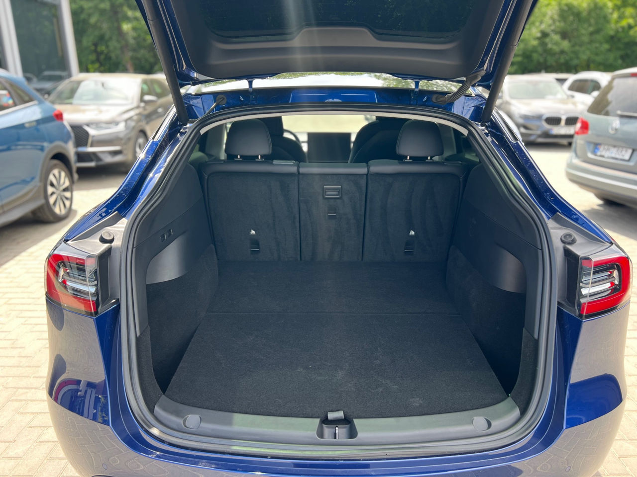 Tesla Model Y foto 16