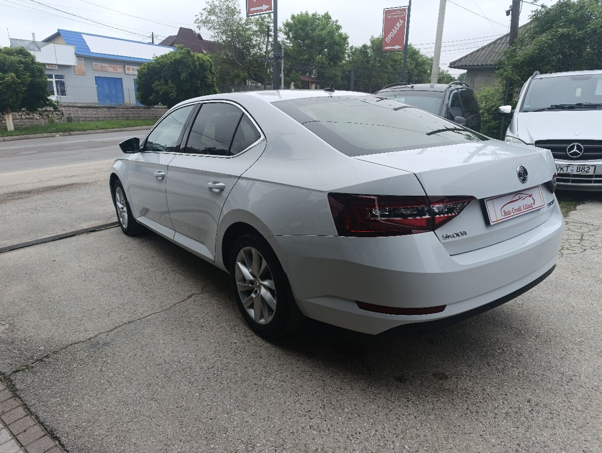 Skoda Superb фото 5