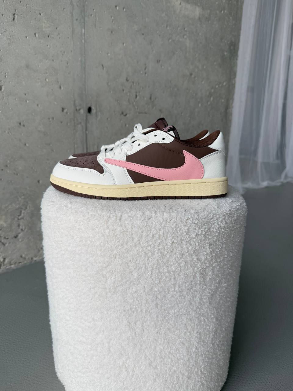 Nike Air Jordan 1 Low Dark Pony / Pink Oxford x Travis Scott фото 2