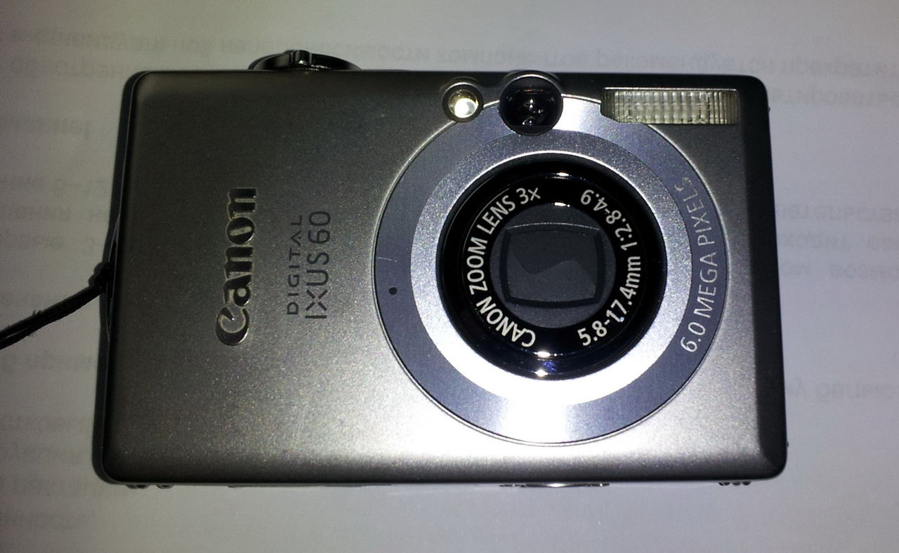 Продам рабочий цифровой фотоаппарат в хорошем состоянии Canon Digital