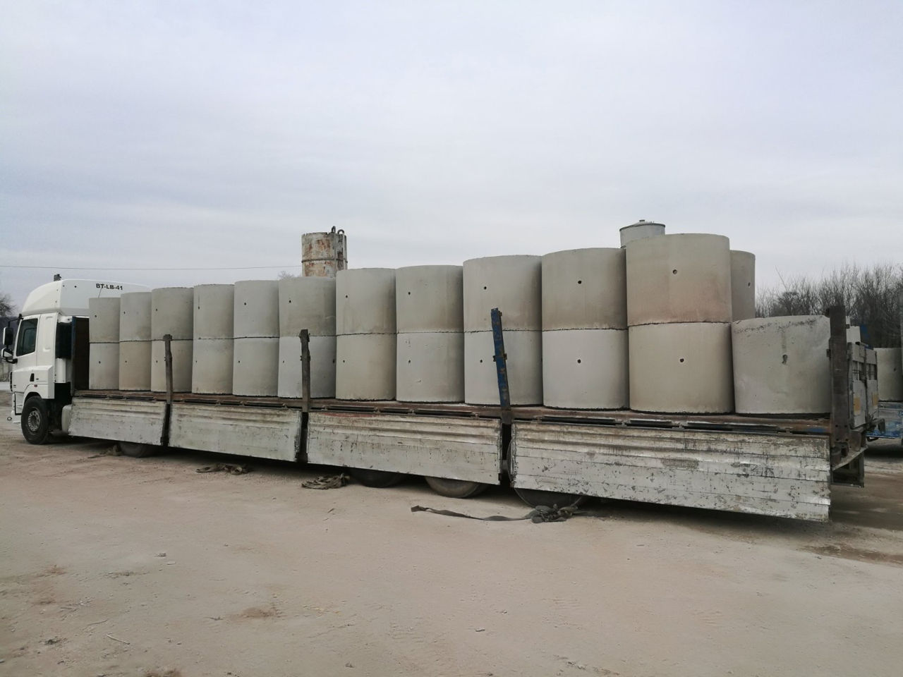 Producem tuburi din beton si capace pentru fantani, podete, canalizari etc. foto 8