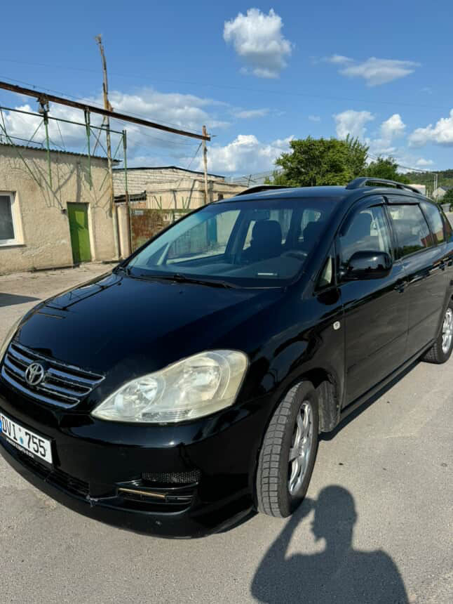 Toyota Avensis Verso foto 3