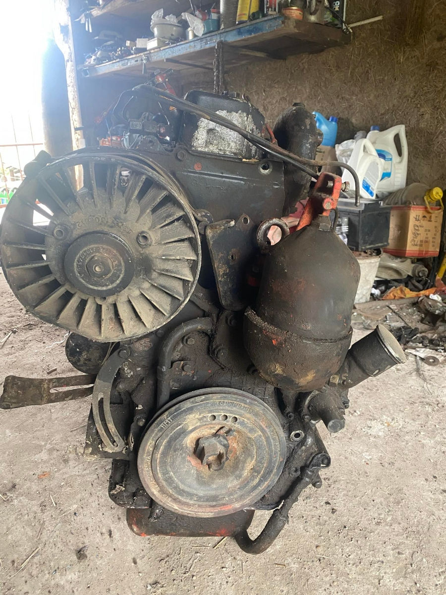 Vând motor D21 foto 0