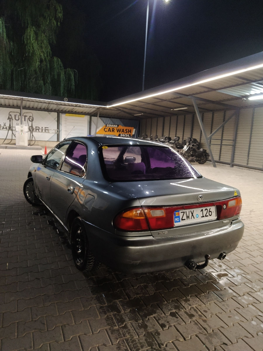 Mazda 323 foto 3