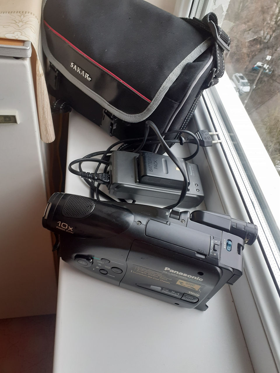 видео камера Panasonic NV-R10 E б/у,на ремонт или запчасти foto 0