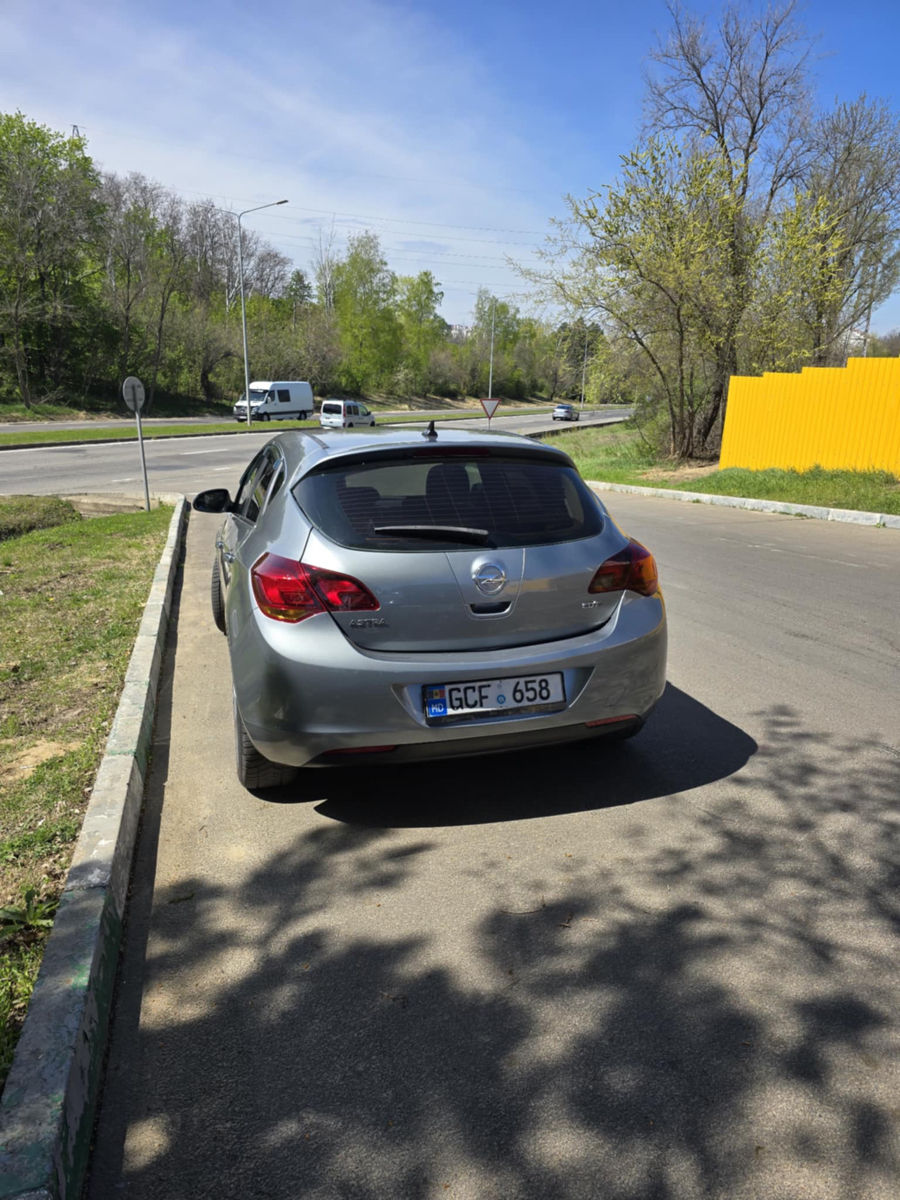 Opel Astra фото 2