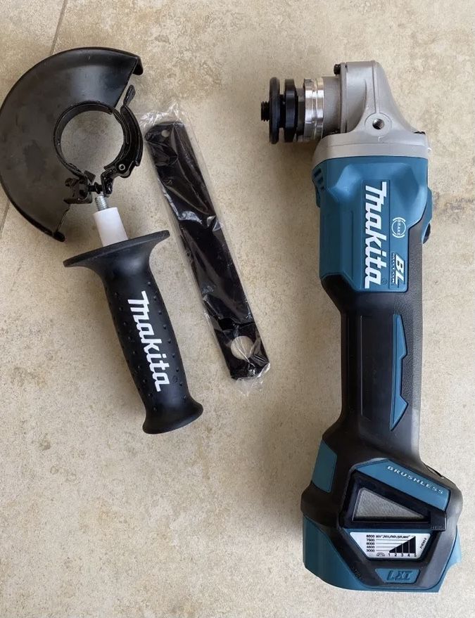 Аккумуляторная болгарка Makita DGA513Z