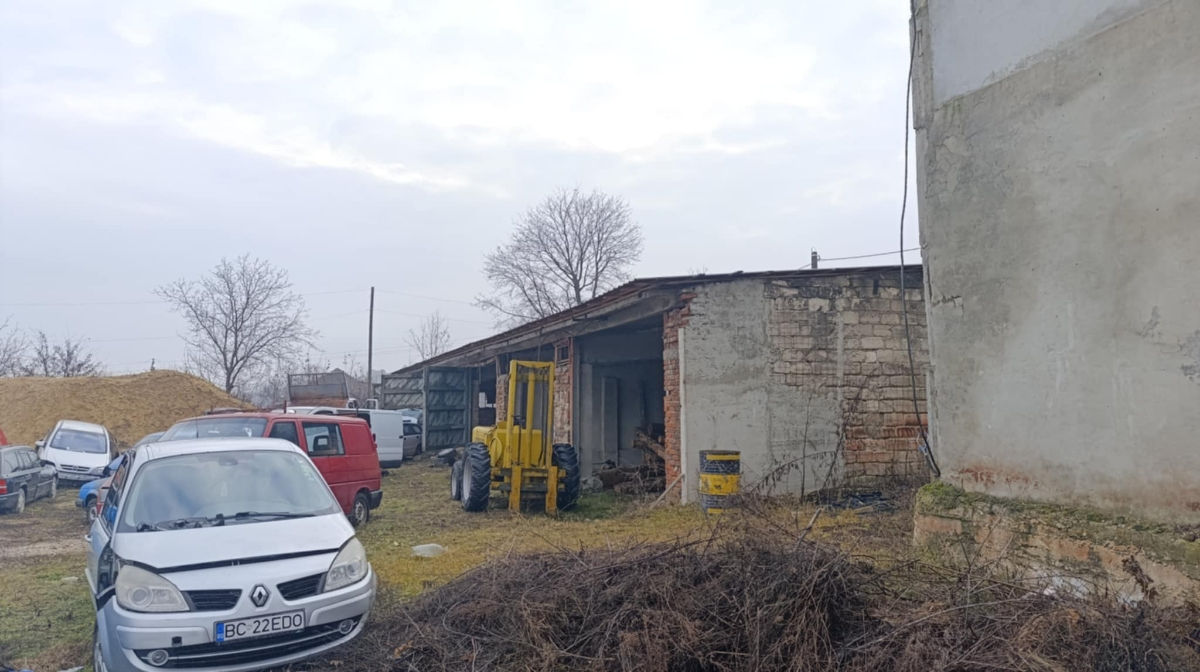 Teren pentru construcții 1,27 ha industrial, cu 2 depozite câte 500 M2 fiecare. foto 7