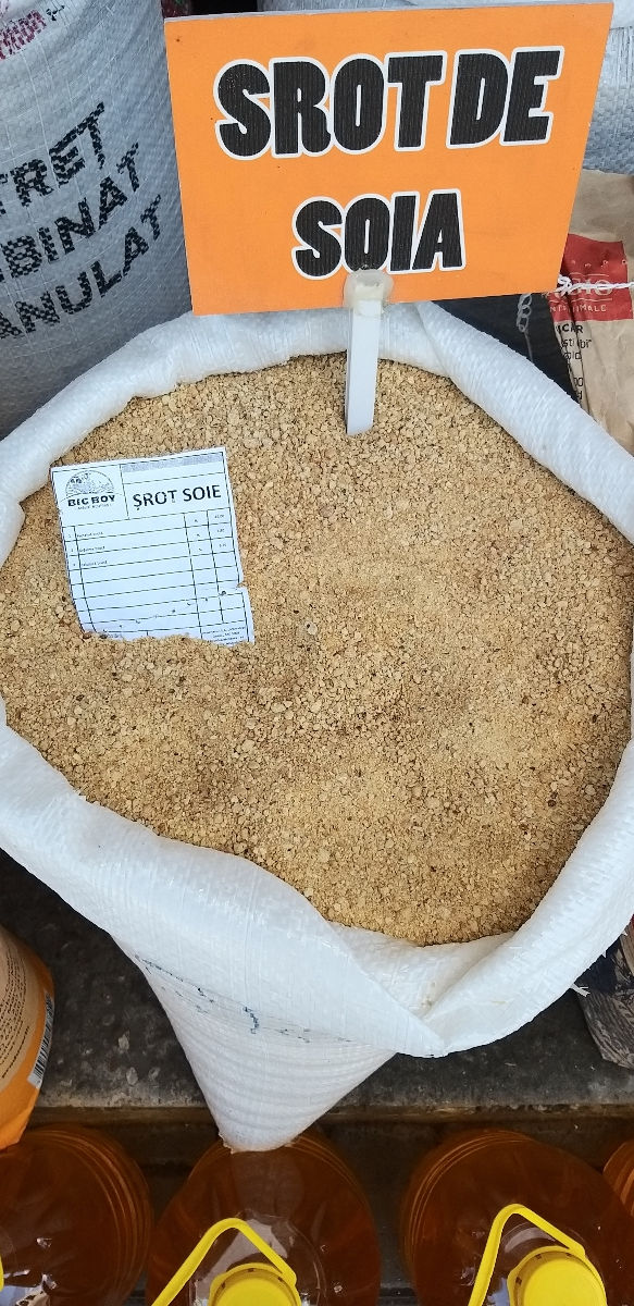 Vind Srot de soia. Proteina de 45%. Este de o calitate superioara.  foto 0