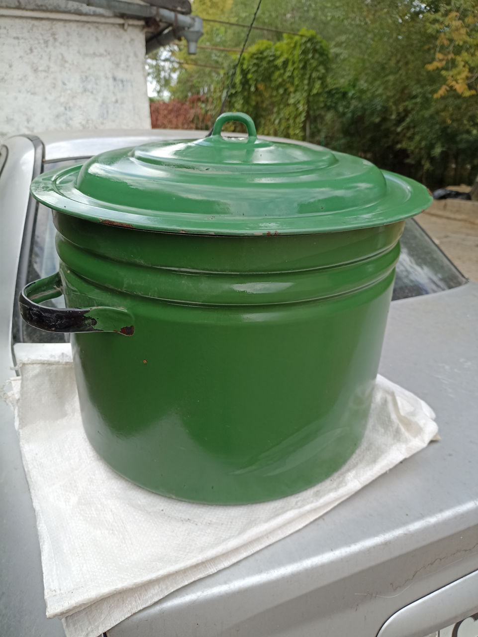 Продам 2 эмалированные кастрюли 40 л.