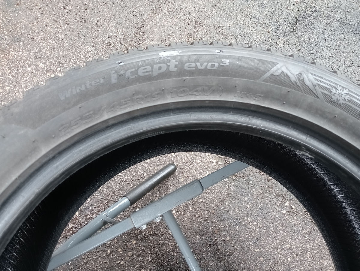 255 45 R19 Hankook iarna  foto 7