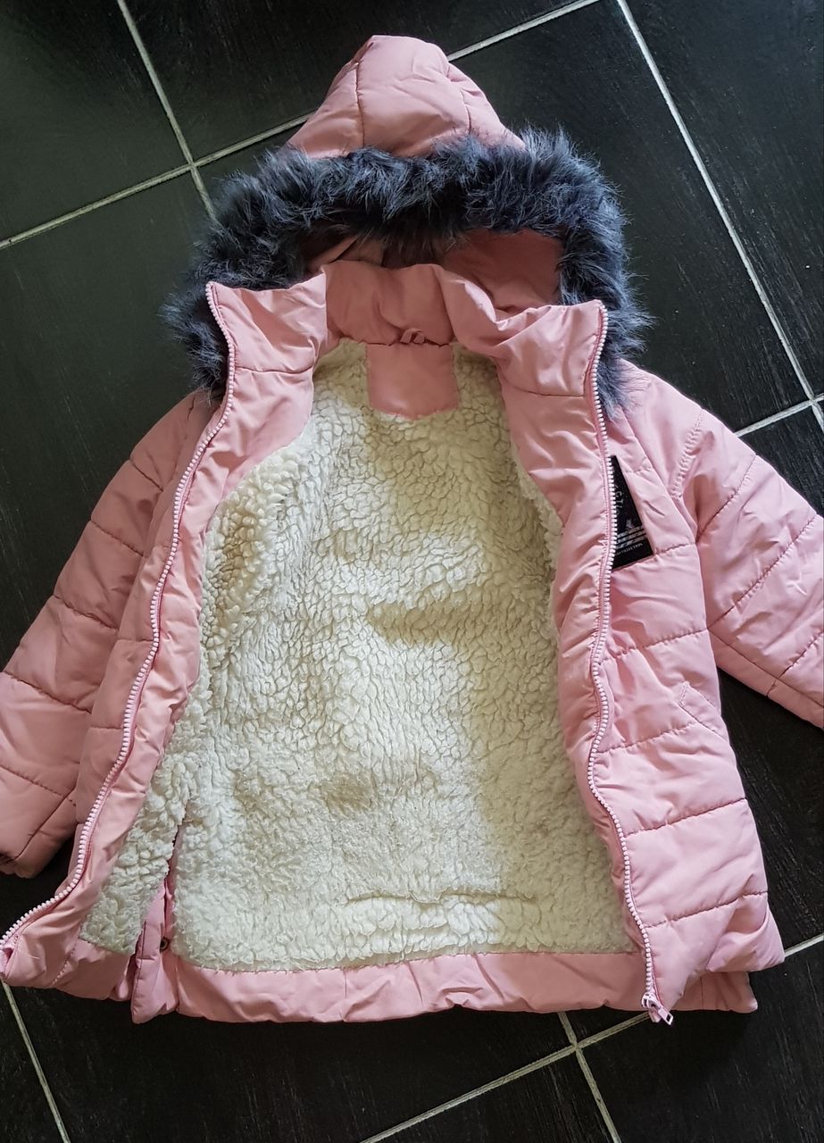 зимняя куртка на девочку 5-6лет