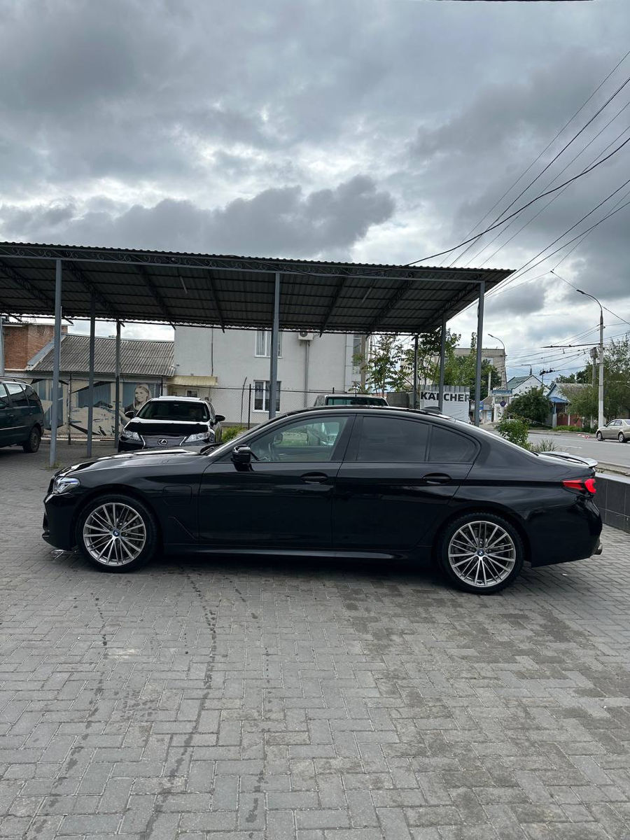 BMW 5 Series фото 9