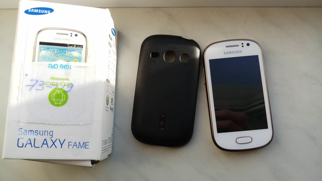 Продам 2 телефона Samsung + iPhone 4s