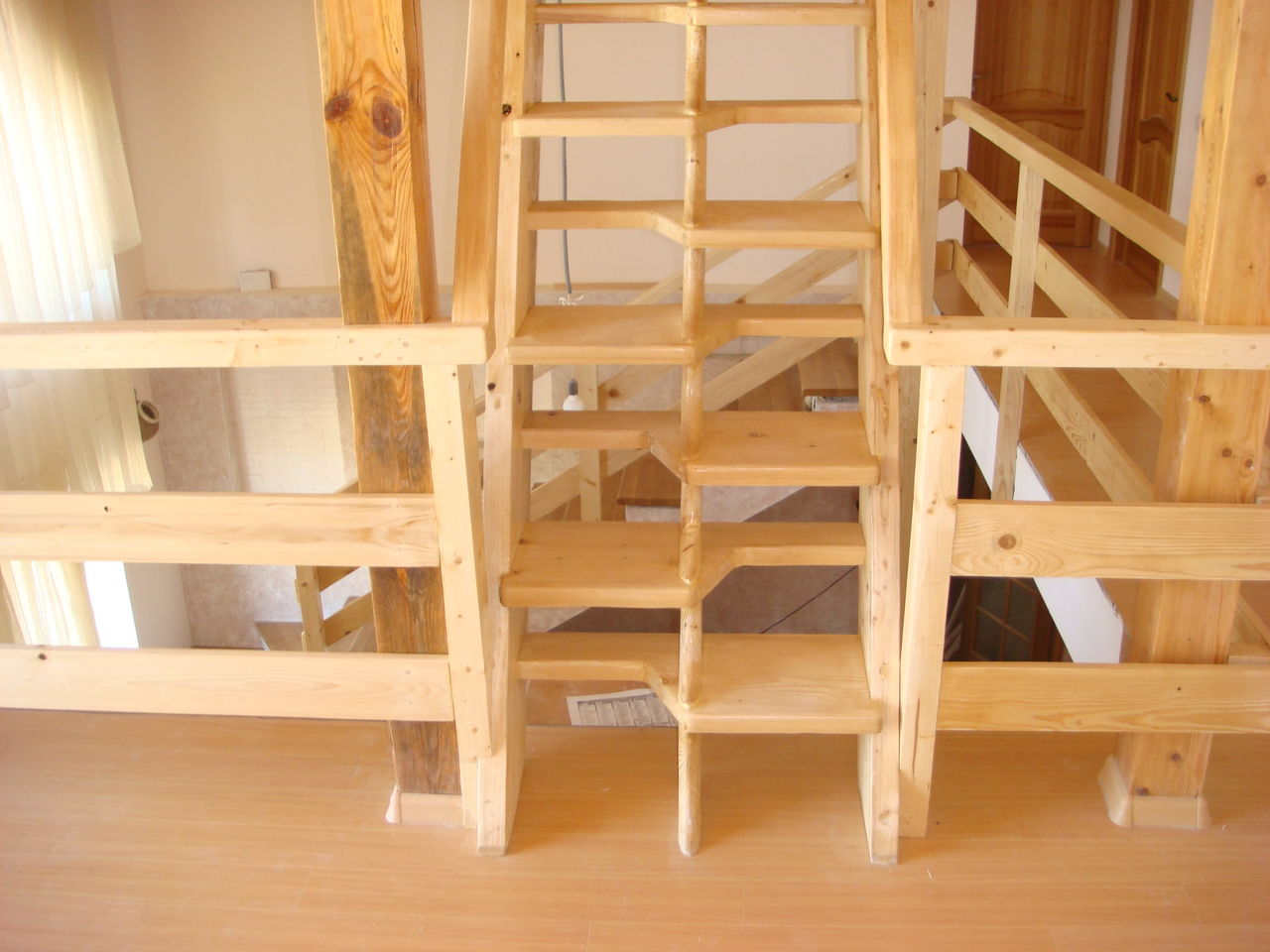 Лестница с гусиным шагом фото