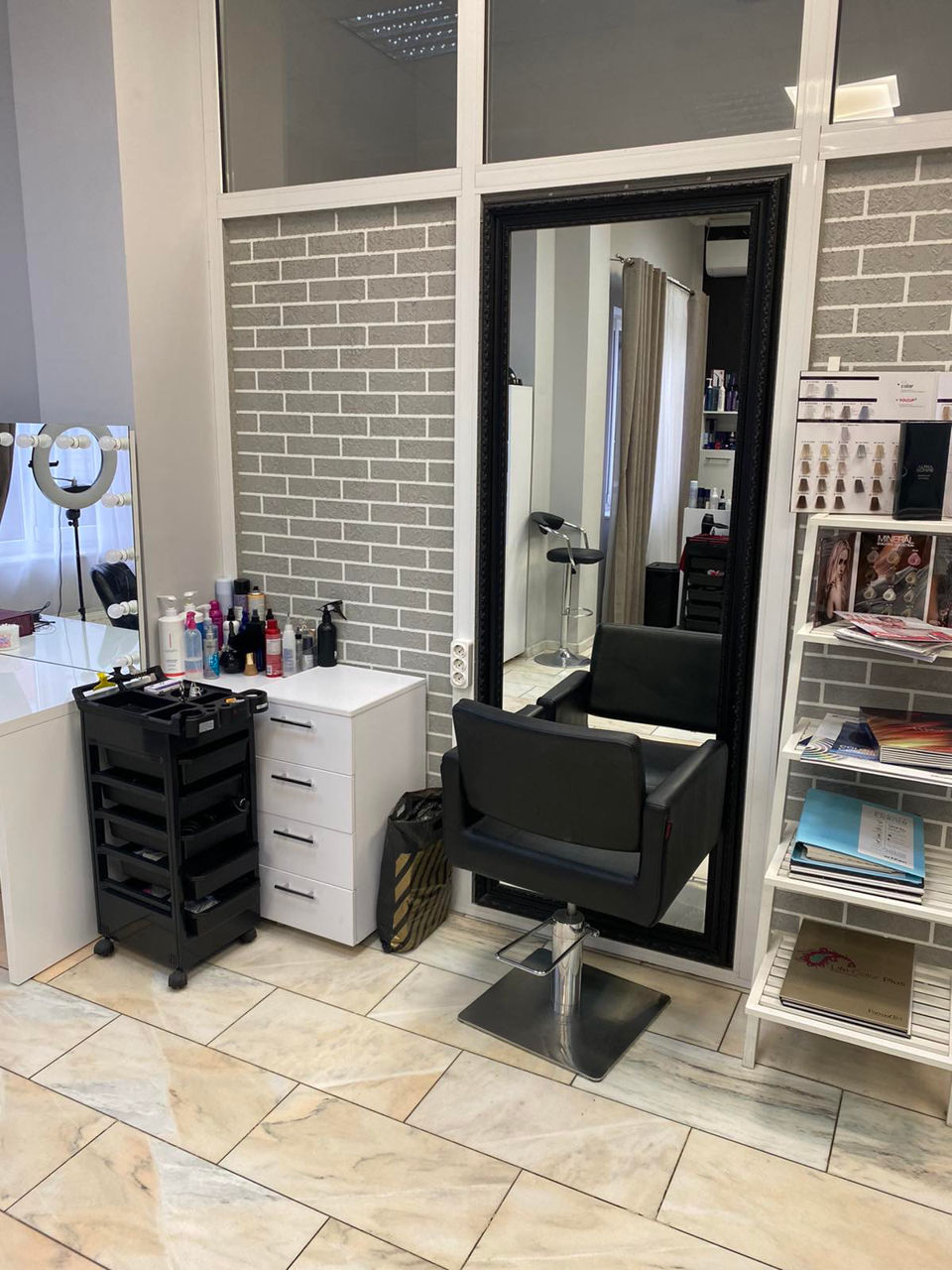 Сдаётся в аренду парикхмахерское место в салоне красоты