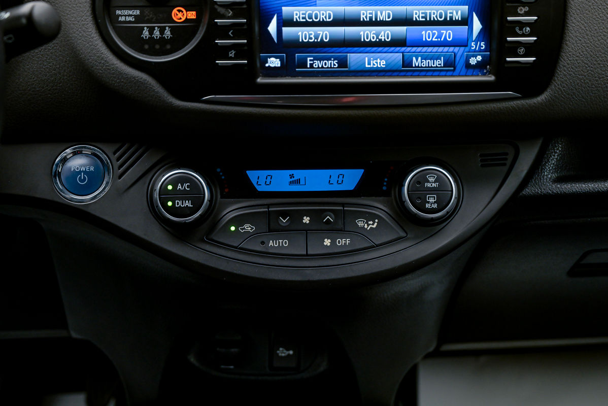 Toyota Yaris фото 12
