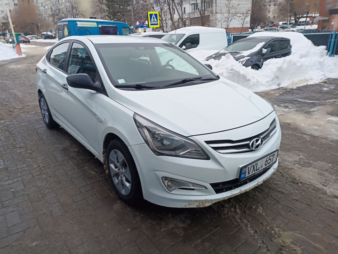 Hyundai Solaris foto 2