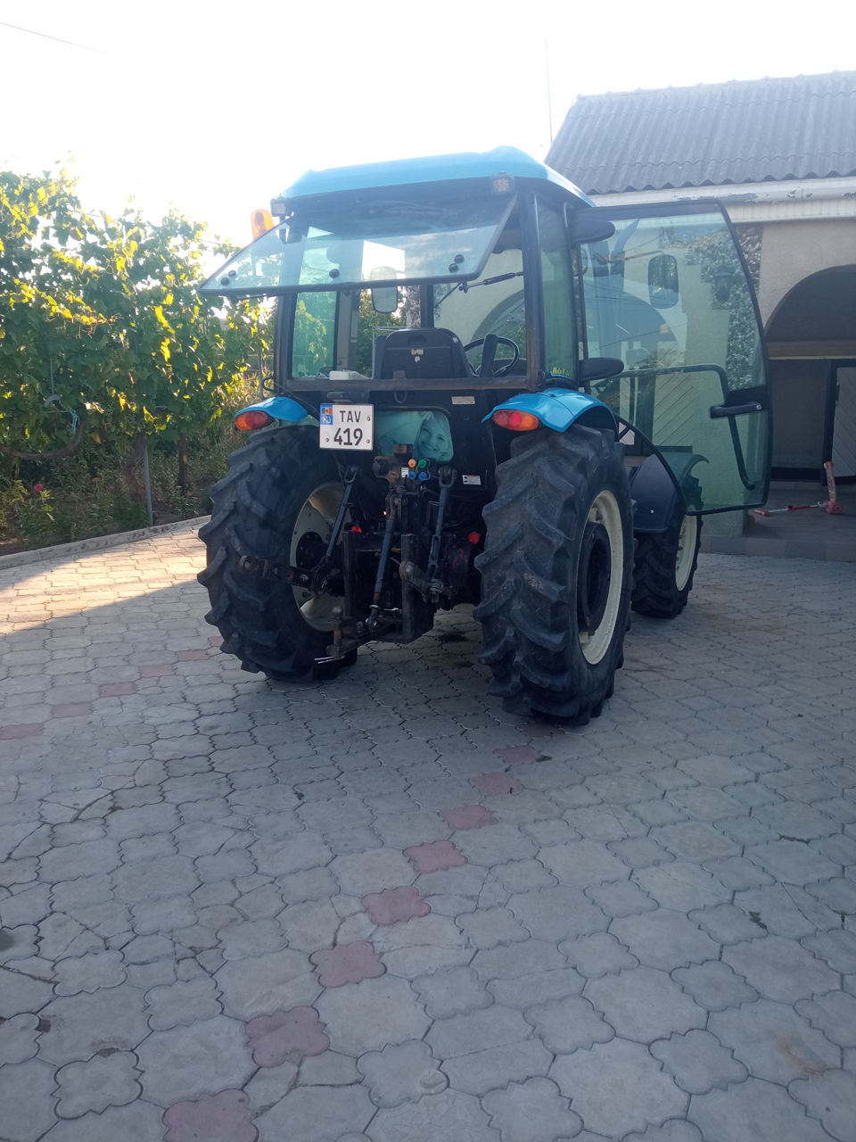 Продам,трактар
