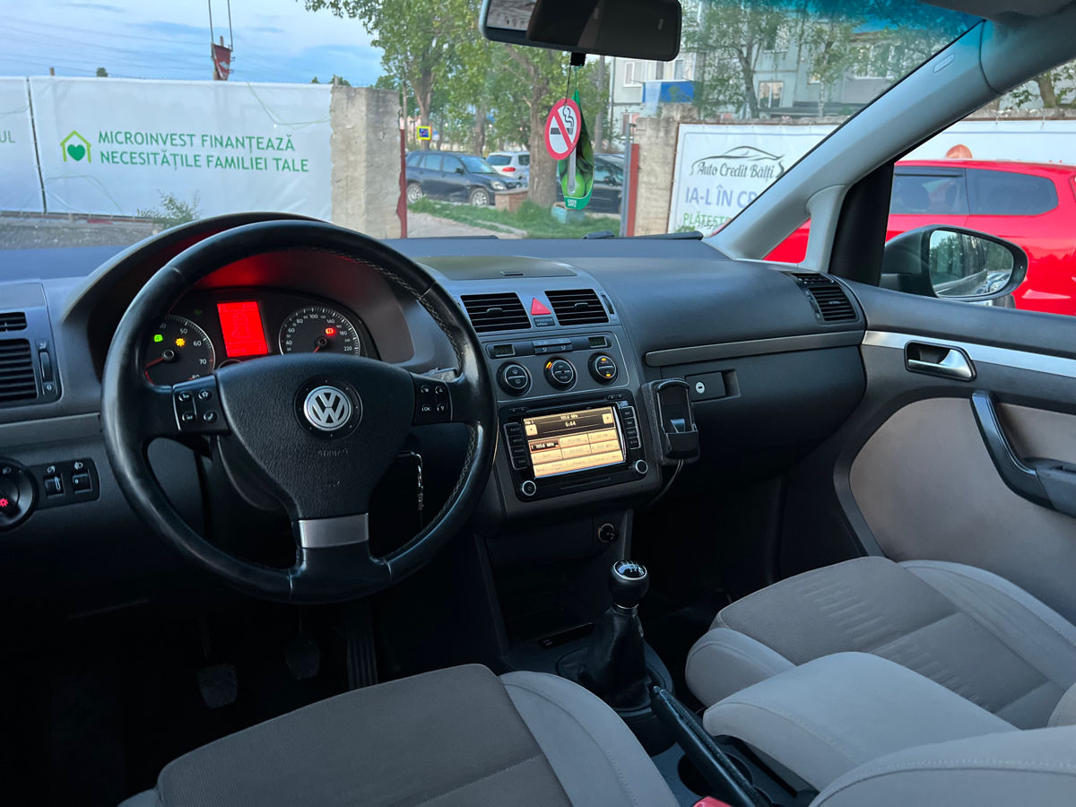 Volkswagen Touran foto 13