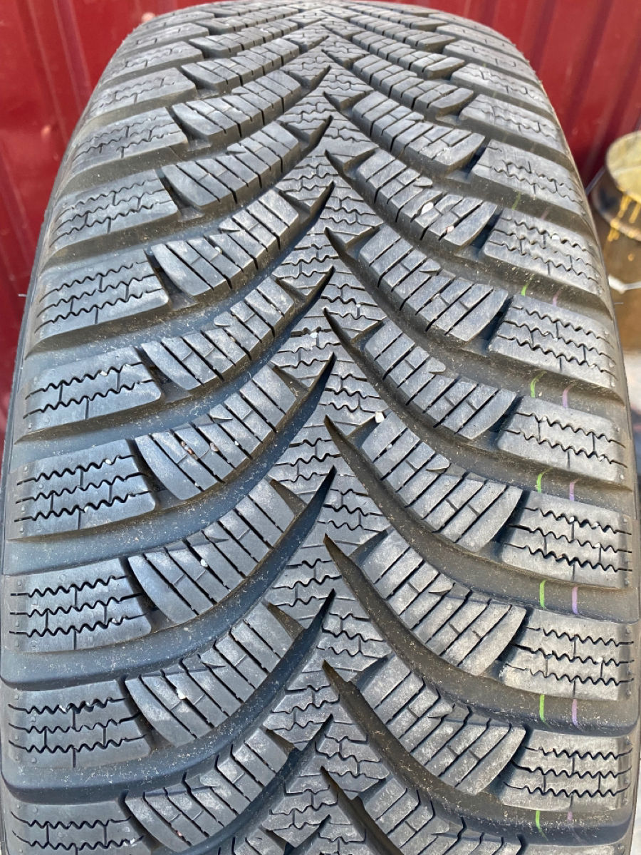 215/65R16 Hankook Winter iCept RS2
