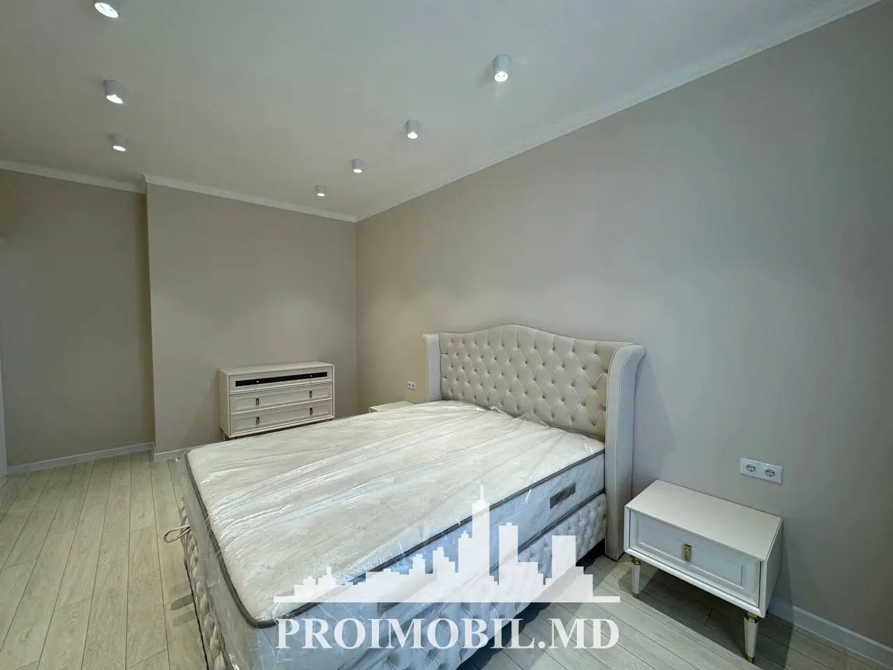 Apartament cu 2 camere, 70 m², Centru, Chișinău foto 4