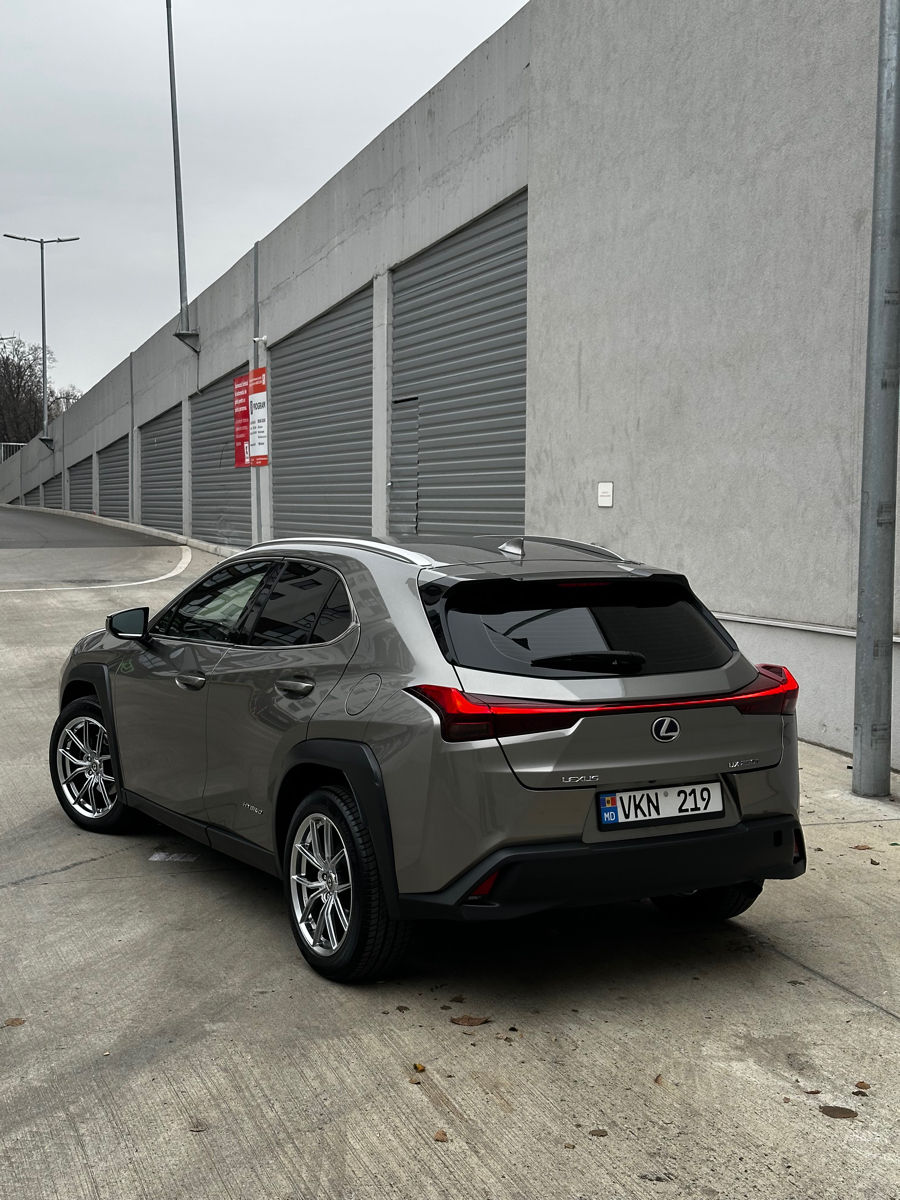 Lexus UX фото 3