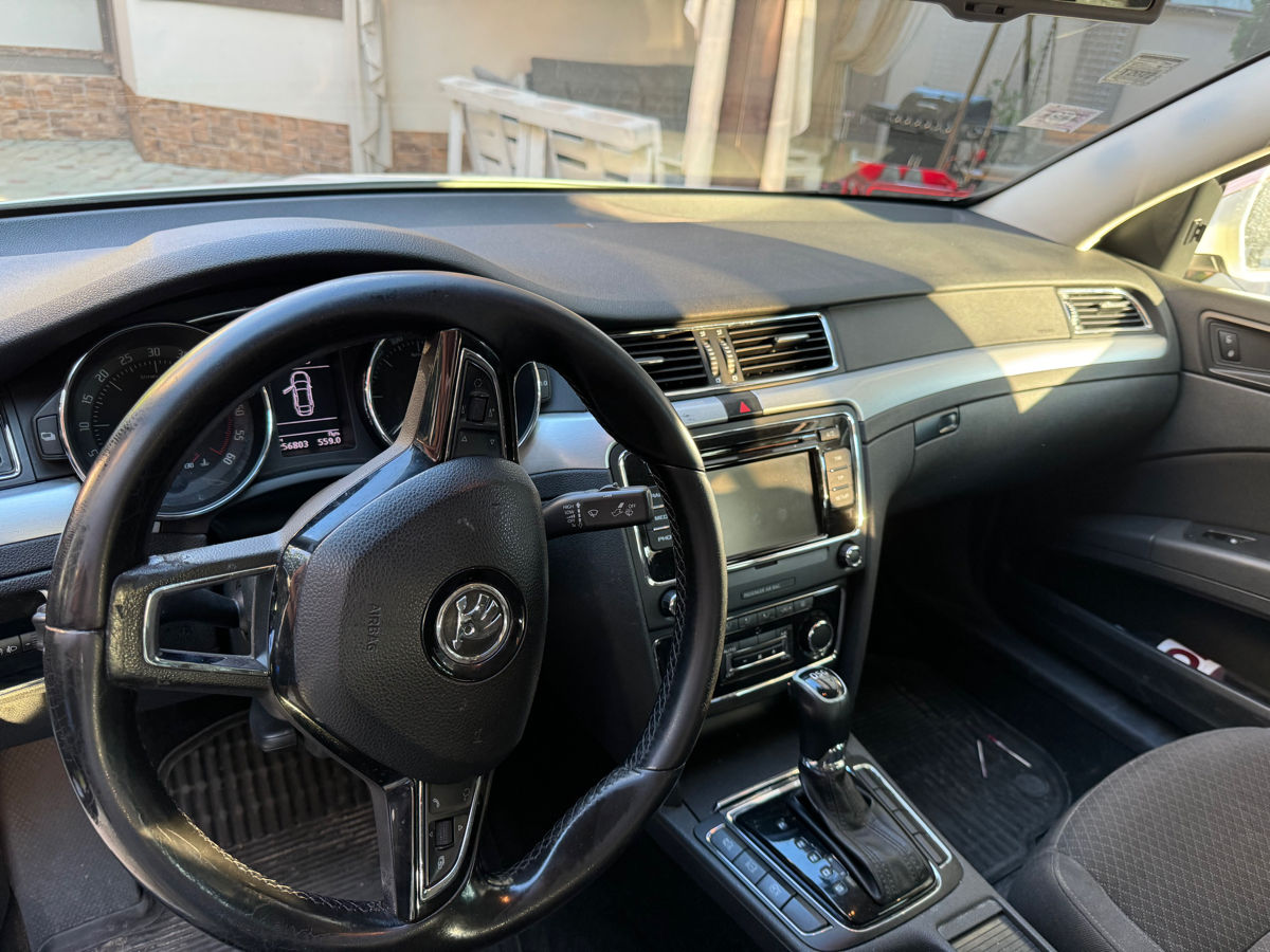 Skoda Superb foto 3