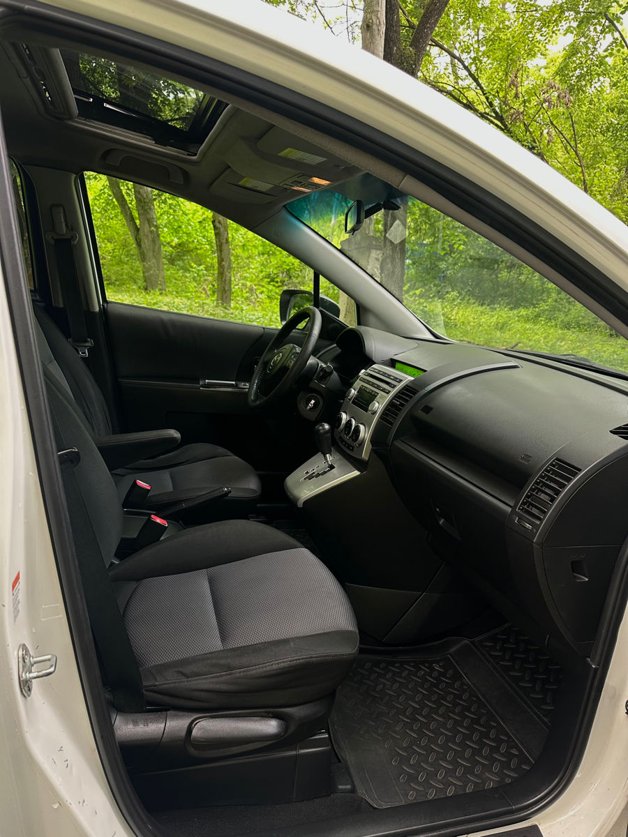 Mazda 5 фото 6