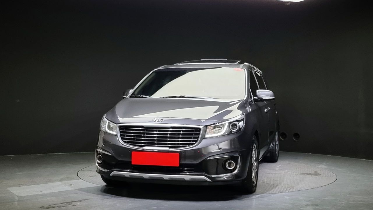 KIA Carnival foto 1