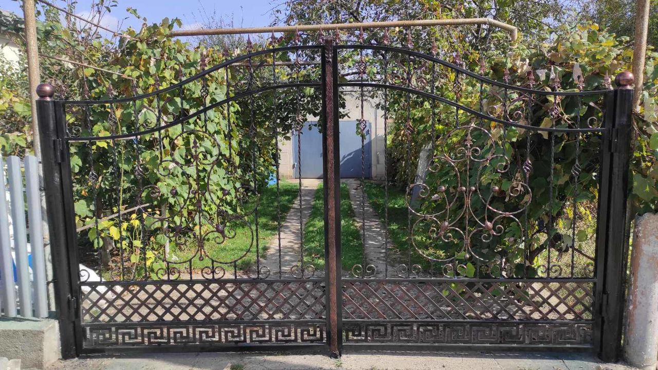 Porti in stoc ! ! !   Porti din fier forjat , balustrade, gard, copertine, elemente forjate foto 1