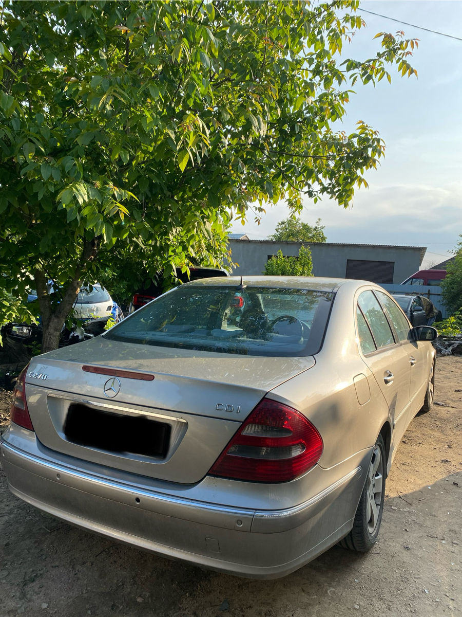 Mercedes E-Class W211 foto 1
