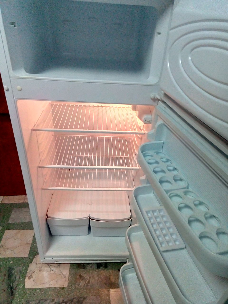 Продам холодильник