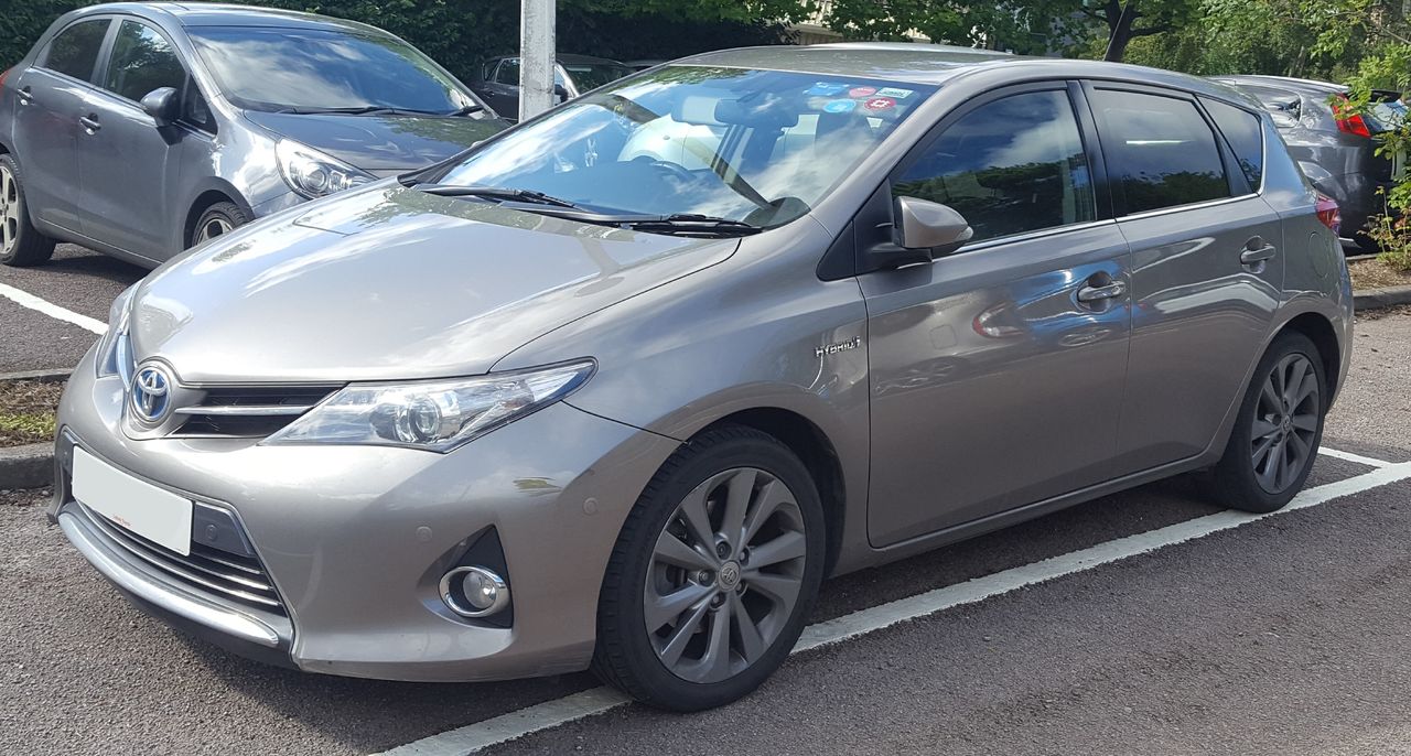 Запчасти на toyota auris  hybrid foto 0