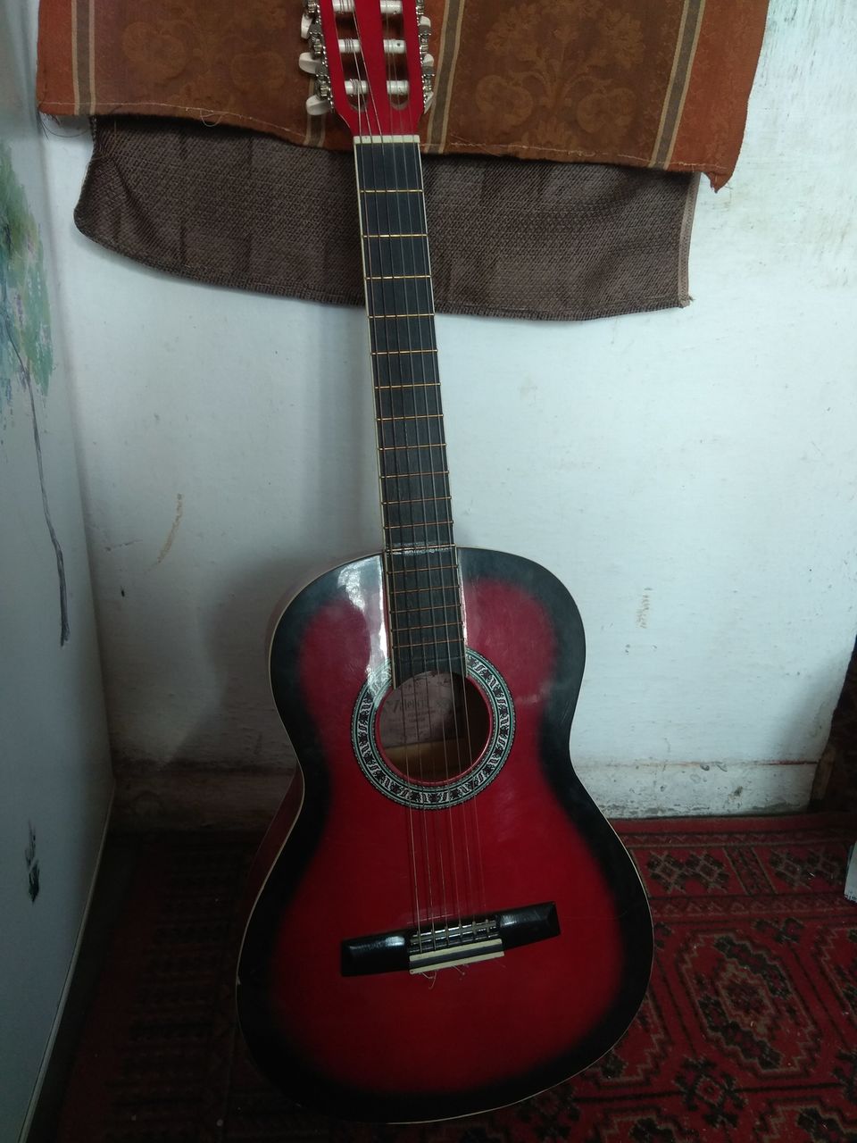 Испанская хорошая гитара валенсия