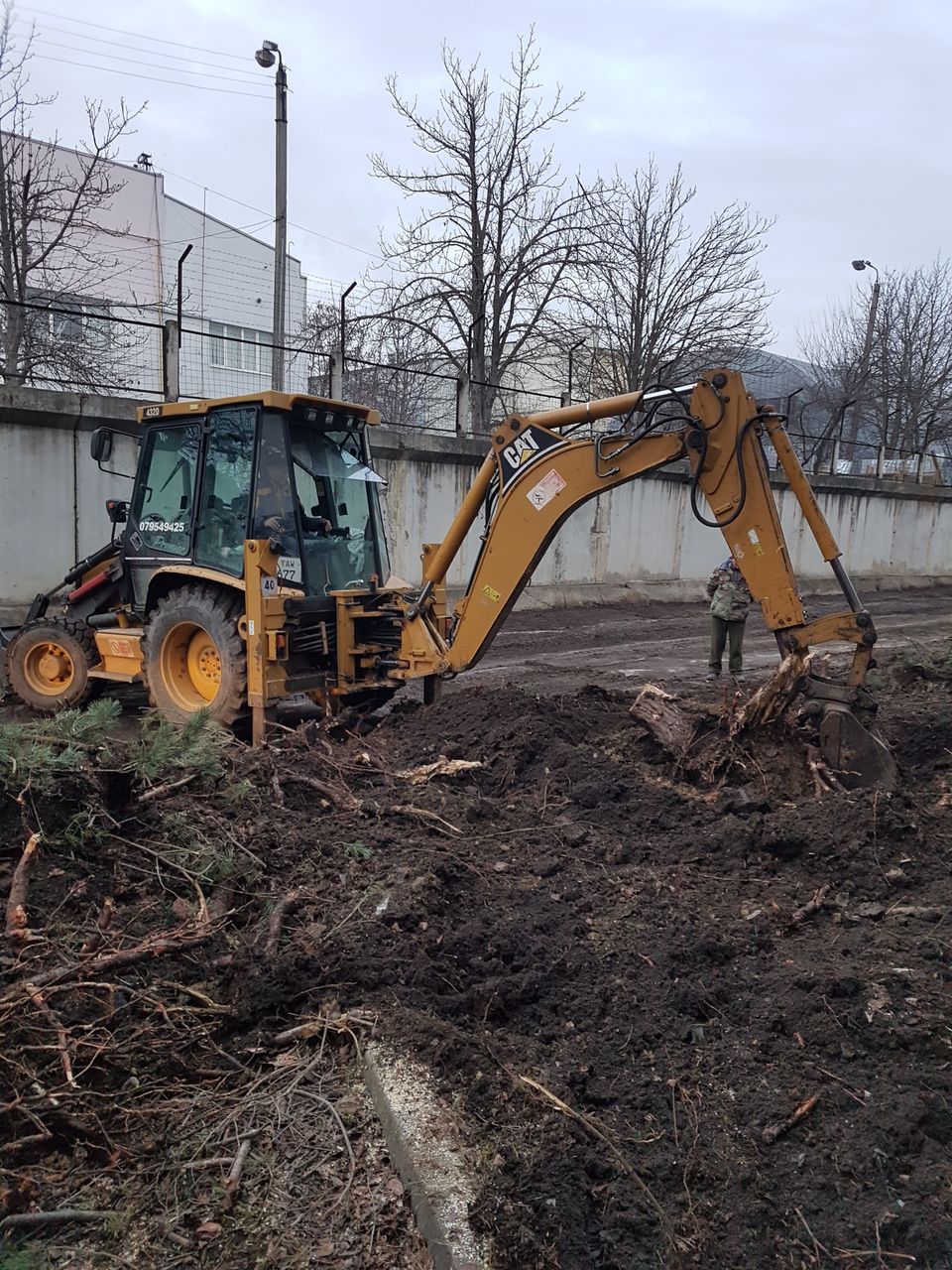 Facem curat in gradina linga casă curat la vila foto 8