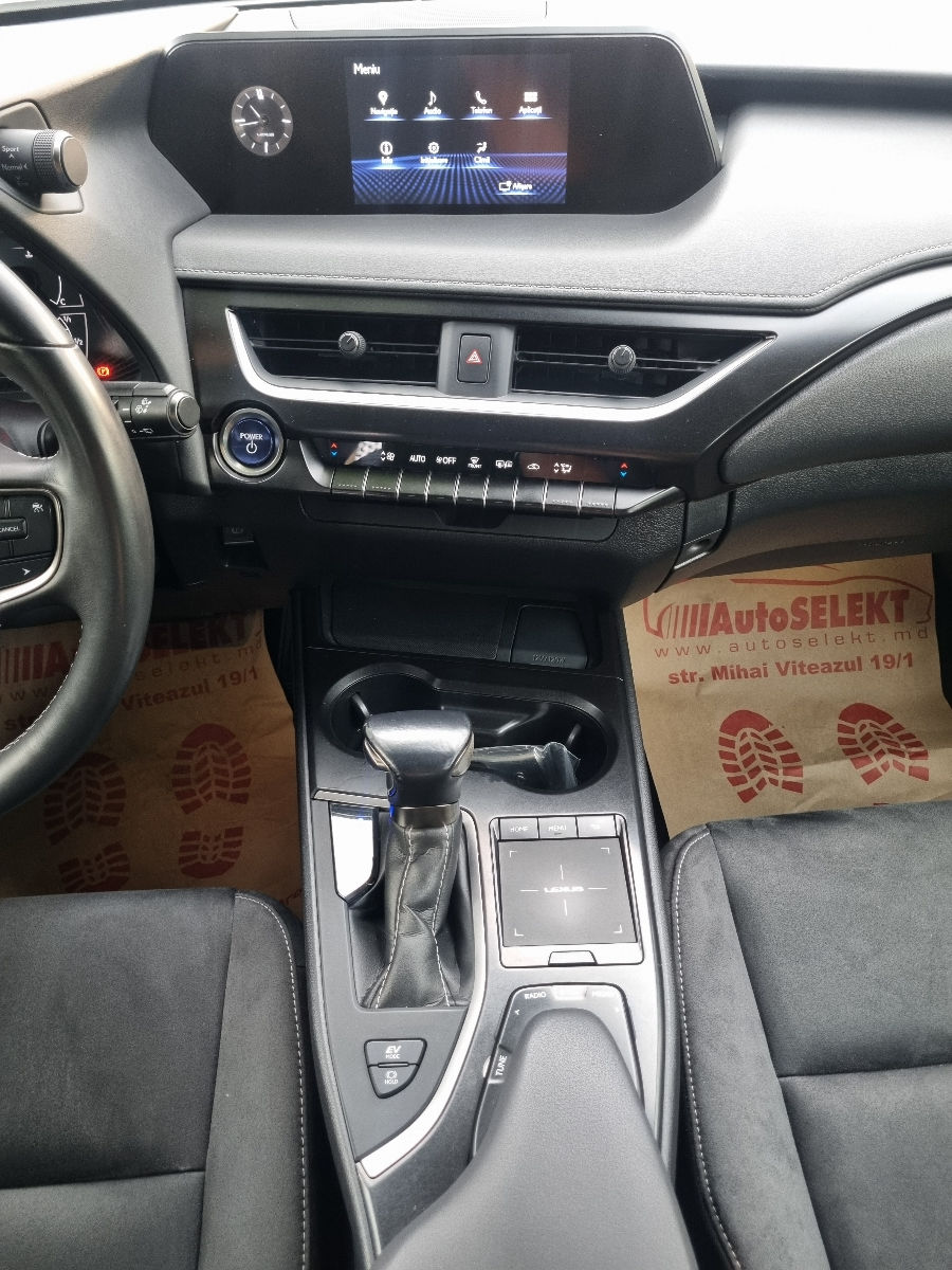 Lexus UX 2021 photo 12